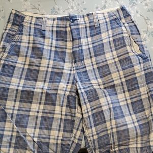 Flat front Aeropostale shorts. Plaid, 34w